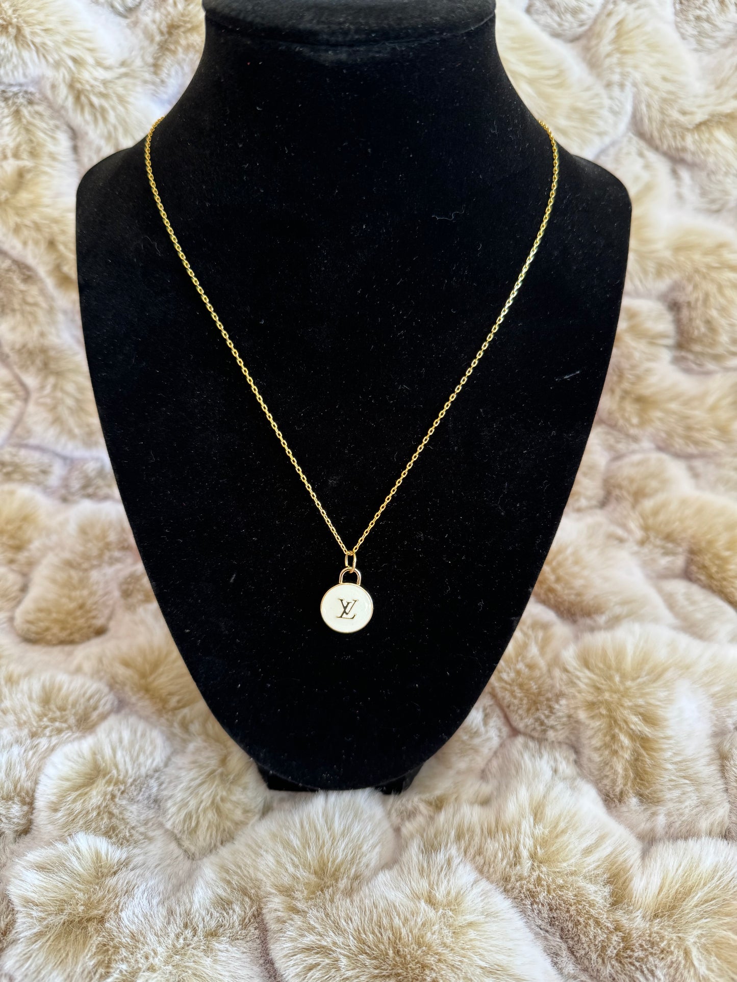 Snow White Necklace